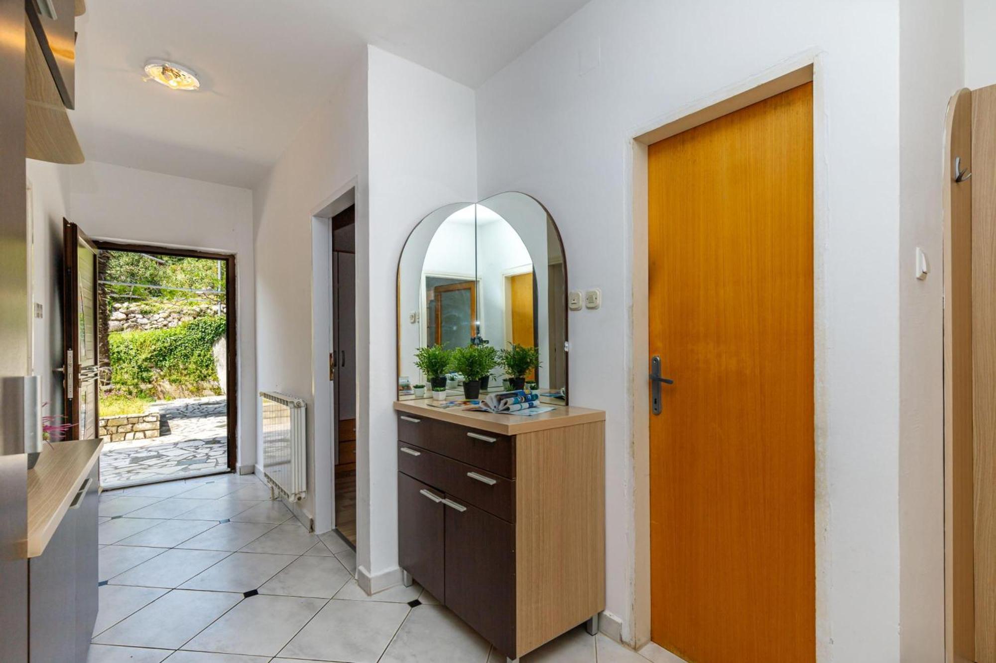 Seaview Apartment Tina Krk Island - Happy Rentals Krk Town Zewnętrze zdjęcie